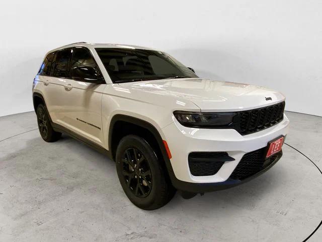 new 2025 Jeep Grand Cherokee car, priced at $45,930