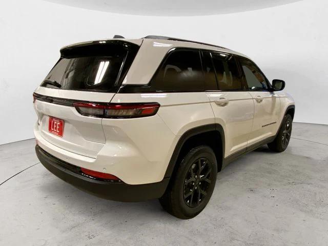 new 2025 Jeep Grand Cherokee car, priced at $45,930