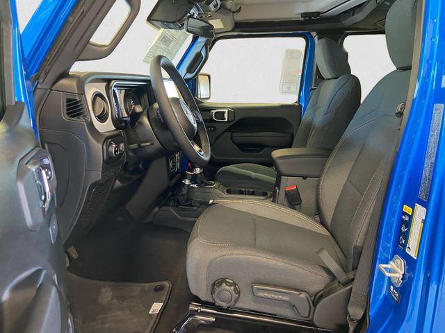 new 2025 Jeep Gladiator car, priced at $38,854