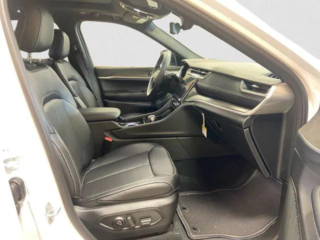 new 2025 Jeep Grand Cherokee car, priced at $49,917