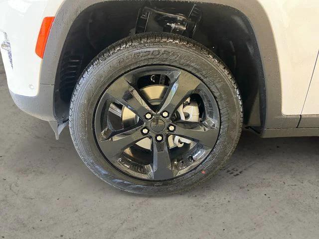new 2025 Jeep Grand Cherokee car, priced at $49,917