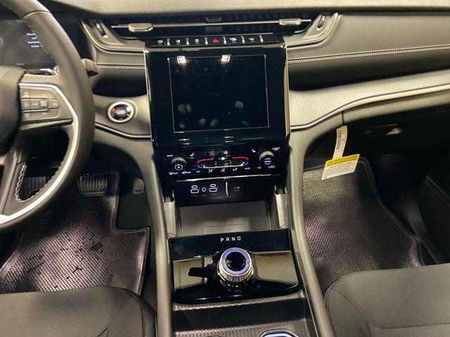 new 2025 Jeep Grand Cherokee car, priced at $39,294