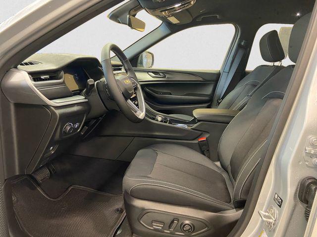 new 2025 Jeep Grand Cherokee car, priced at $39,294