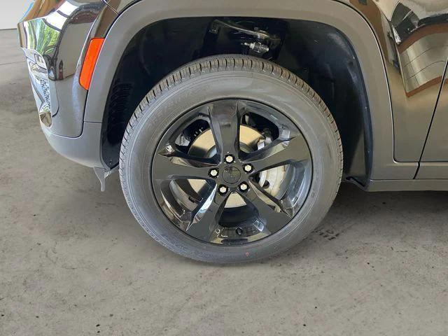 new 2025 Jeep Grand Cherokee car, priced at $45,380