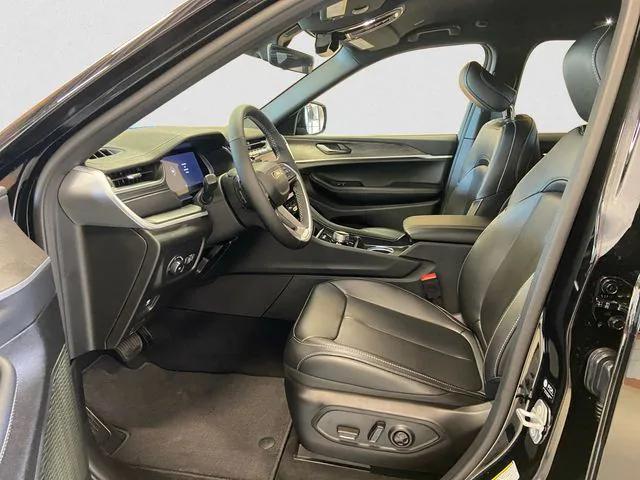 new 2025 Jeep Grand Cherokee car, priced at $45,380