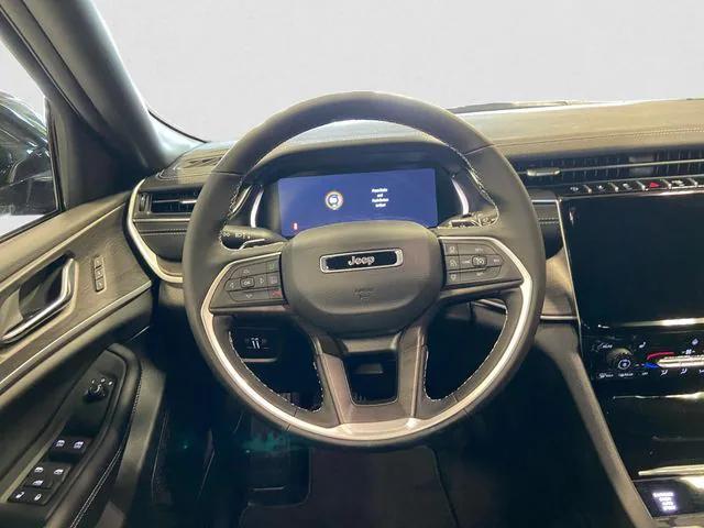 new 2025 Jeep Grand Cherokee car, priced at $45,380