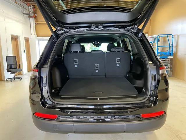 new 2025 Jeep Grand Cherokee car, priced at $45,380