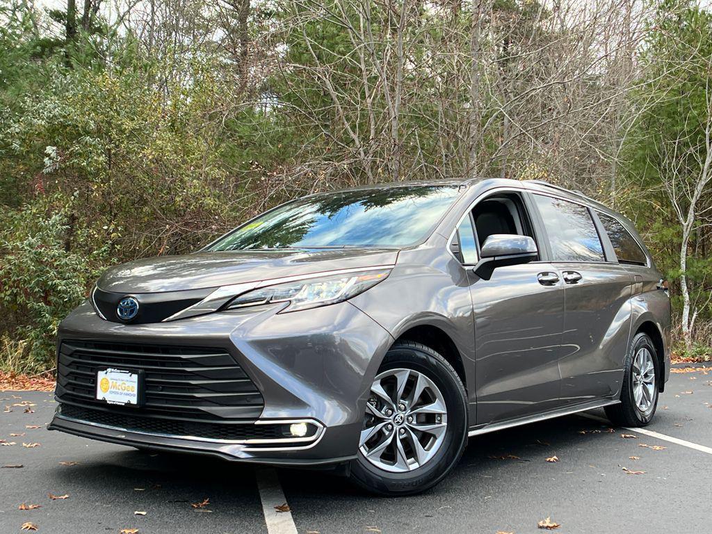 used 2022 Toyota Sienna car, priced at $40,954