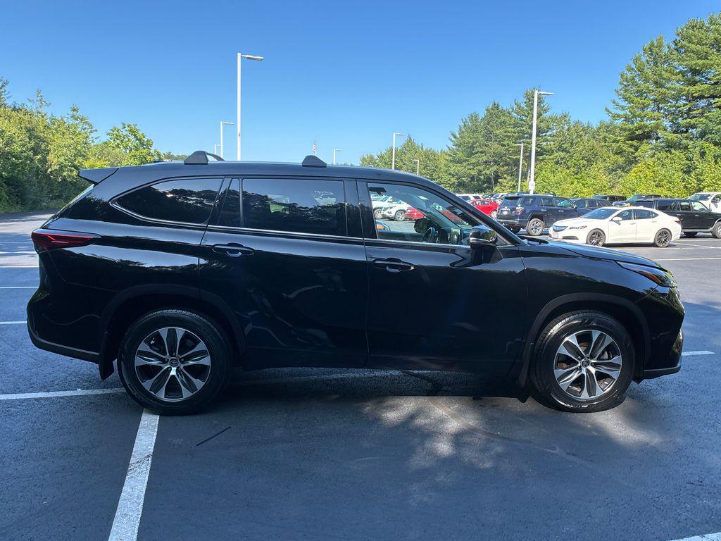 used 2022 Toyota Highlander car, priced at $35,989