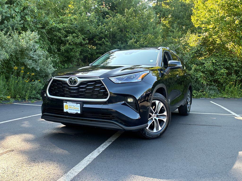 used 2022 Toyota Highlander car, priced at $35,989