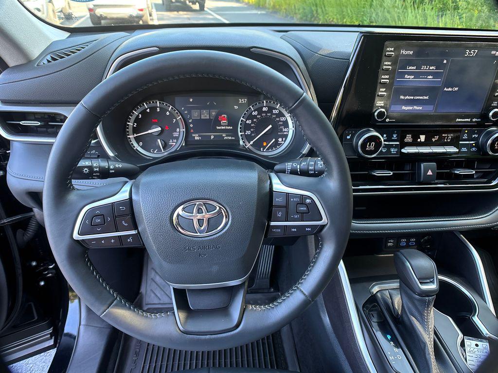 used 2022 Toyota Highlander car, priced at $35,989
