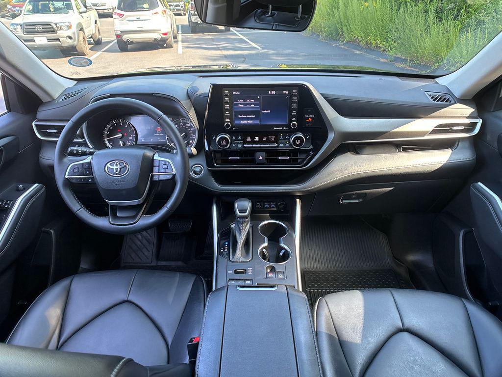 used 2022 Toyota Highlander car, priced at $35,989