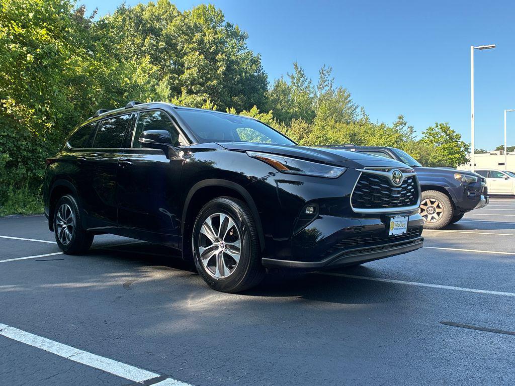 used 2022 Toyota Highlander car, priced at $35,989