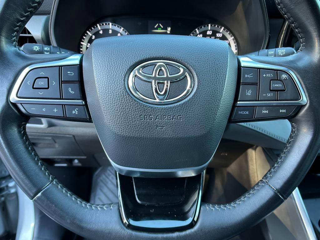 used 2021 Toyota Highlander car, priced at $32,336