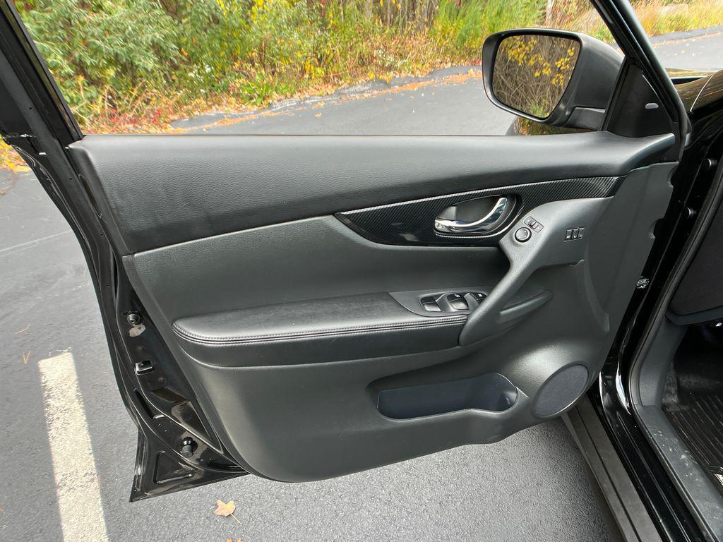 used 2017 Nissan Rogue car, priced at $17,959