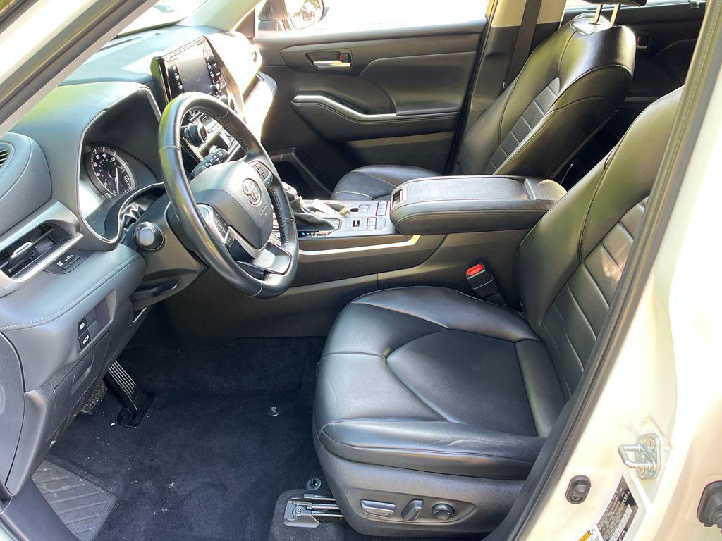used 2022 Toyota Highlander car, priced at $37,829