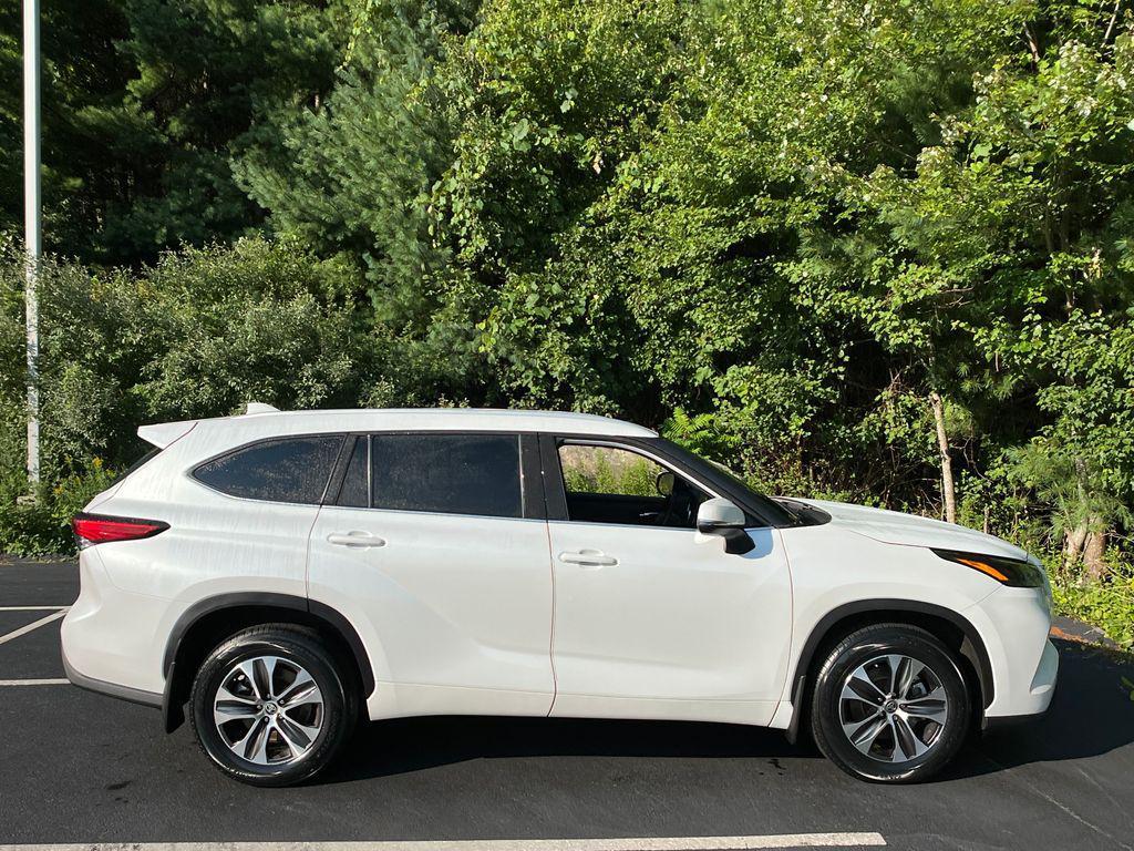 used 2022 Toyota Highlander car, priced at $37,829