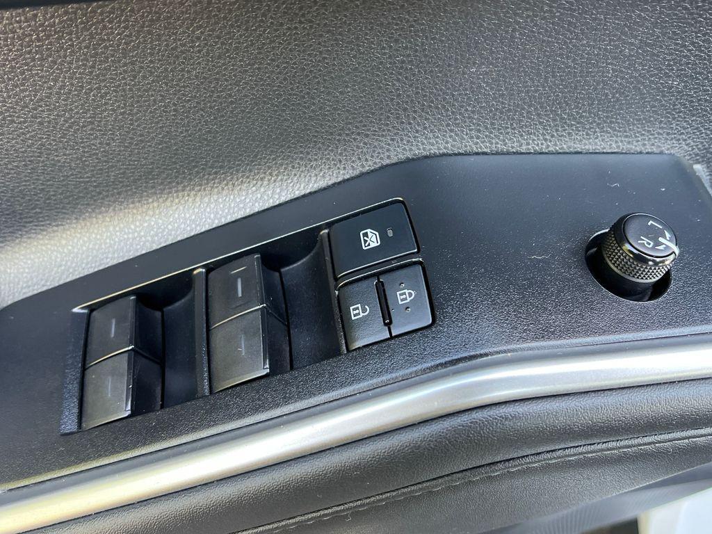 used 2022 Toyota Highlander car, priced at $37,829