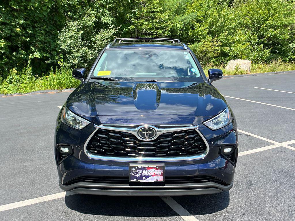 used 2022 Toyota Highlander car, priced at $38,213