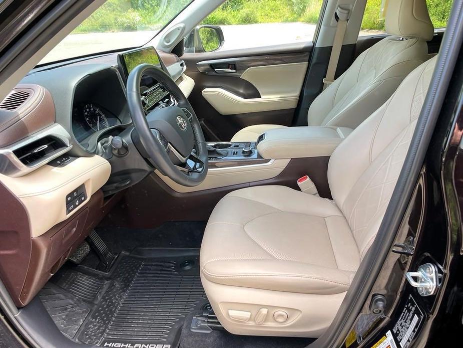 used 2020 Toyota Highlander car, priced at $39,798