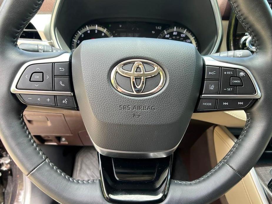 used 2020 Toyota Highlander car, priced at $39,798