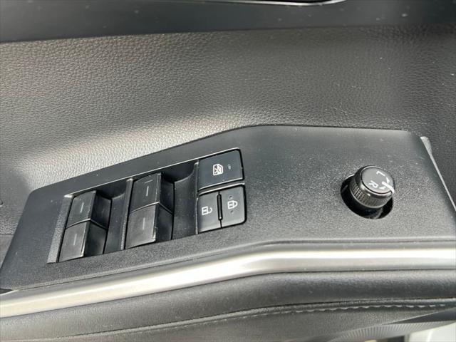 used 2021 Toyota Highlander car, priced at $30,987