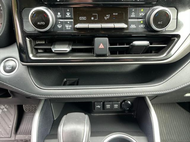 used 2021 Toyota Highlander car, priced at $30,987