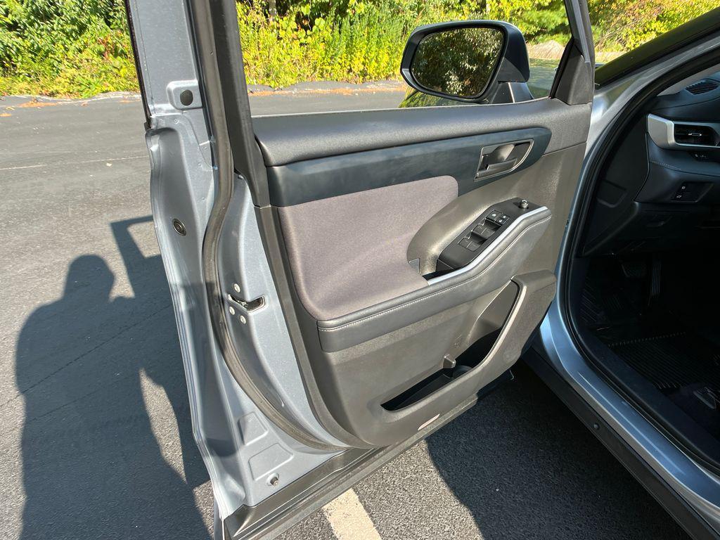 used 2021 Toyota Highlander car, priced at $32,894