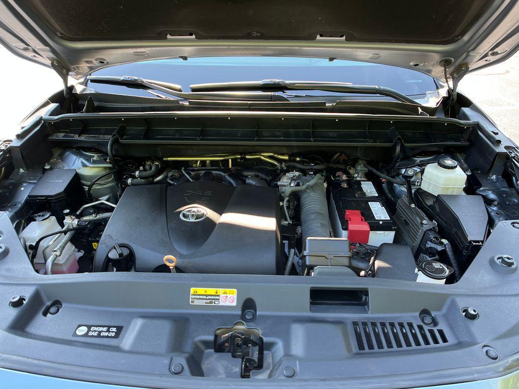 used 2021 Toyota Highlander car, priced at $32,894