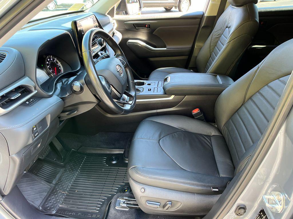 used 2021 Toyota Highlander car, priced at $32,894