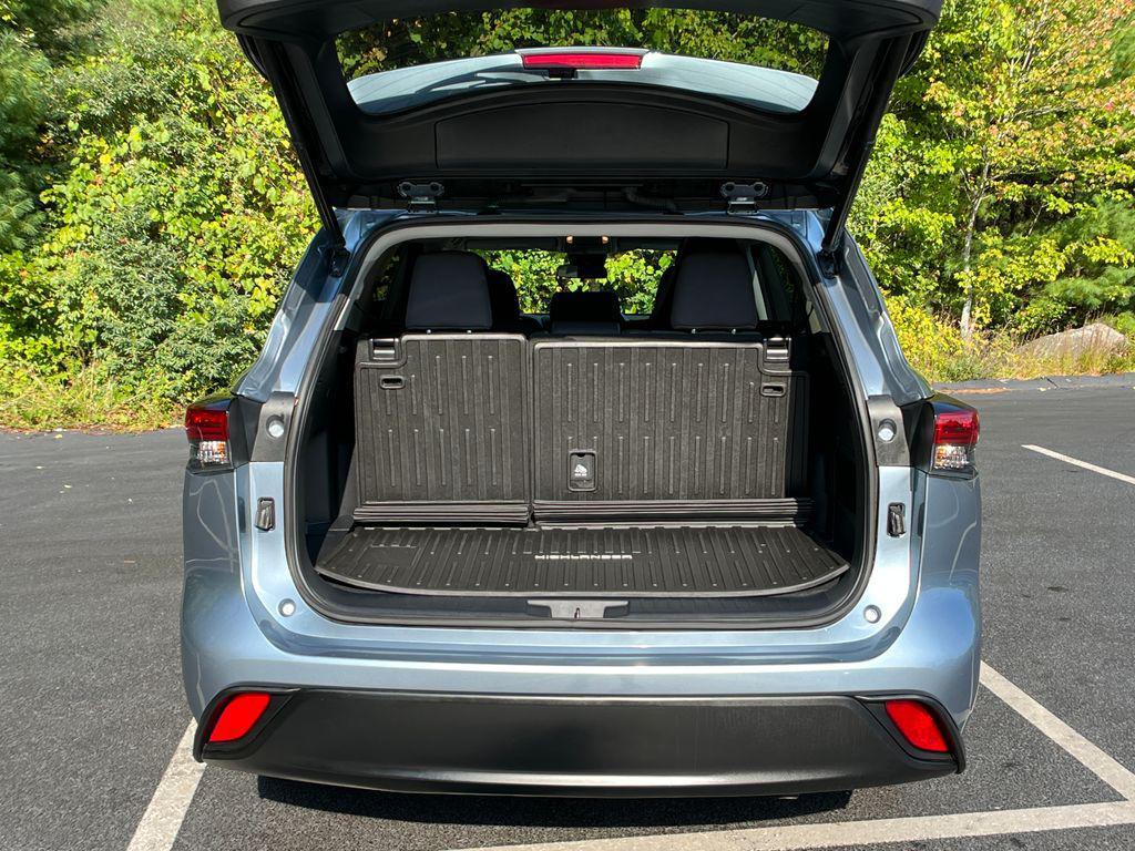 used 2021 Toyota Highlander car, priced at $32,894