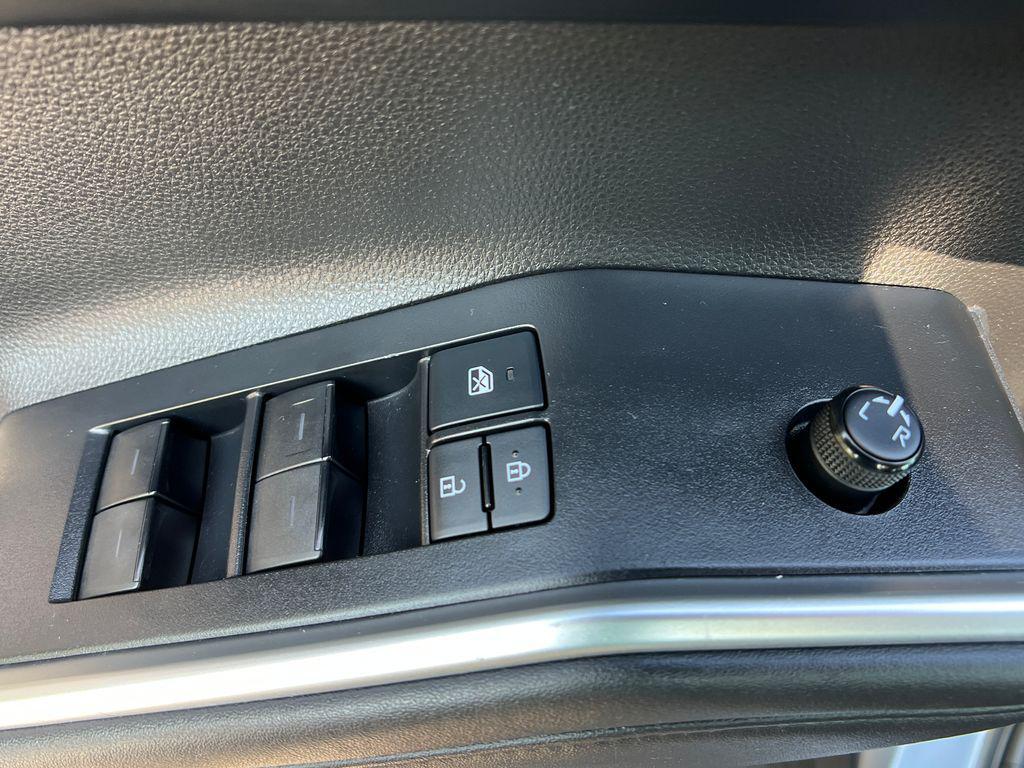 used 2021 Toyota Highlander car, priced at $32,894