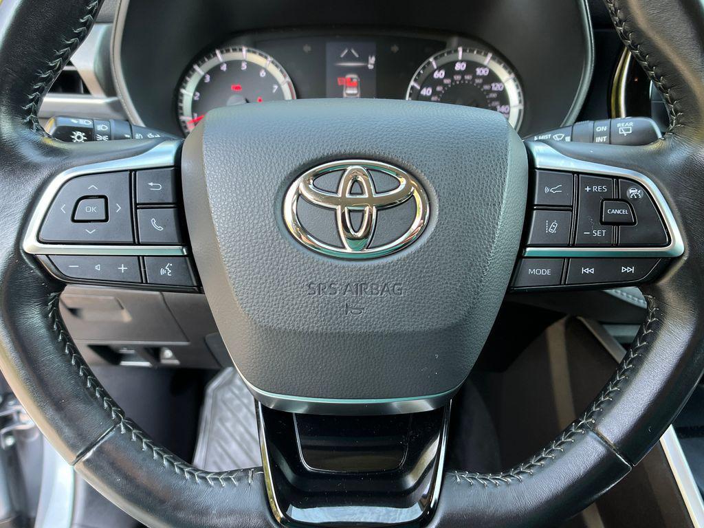 used 2021 Toyota Highlander car, priced at $32,894