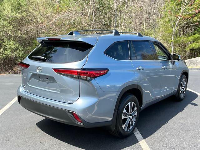 used 2022 Toyota Highlander car, priced at $41,152