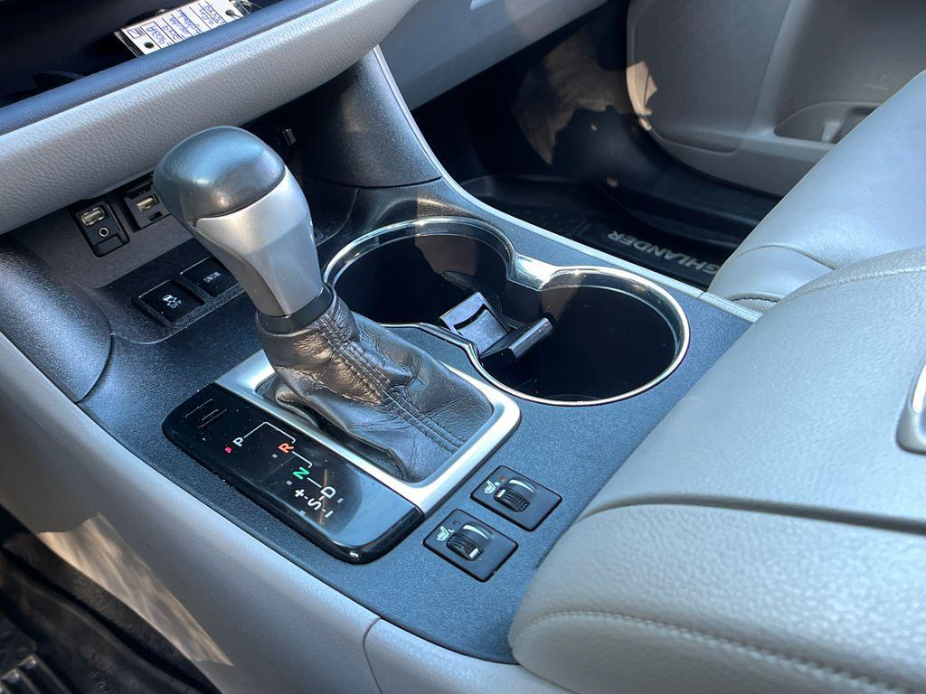 used 2019 Toyota Highlander car, priced at $26,709