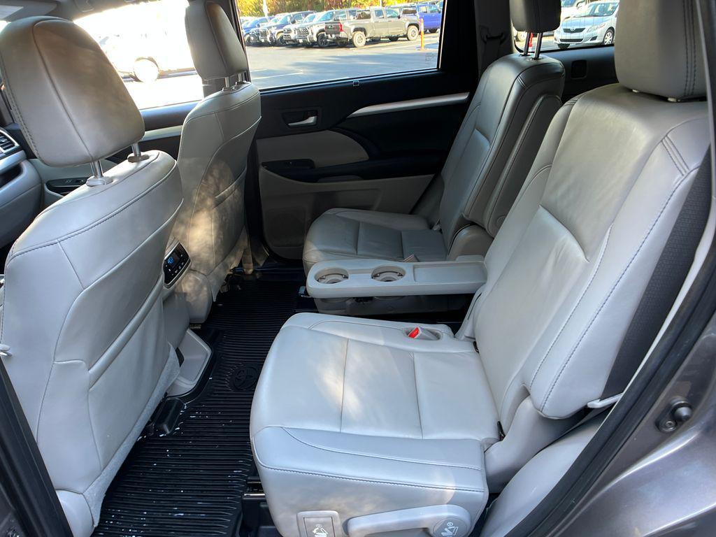 used 2019 Toyota Highlander car, priced at $26,709