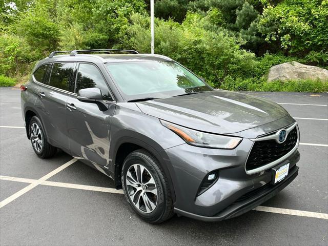 used 2022 Toyota Highlander Hybrid car, priced at $41,153