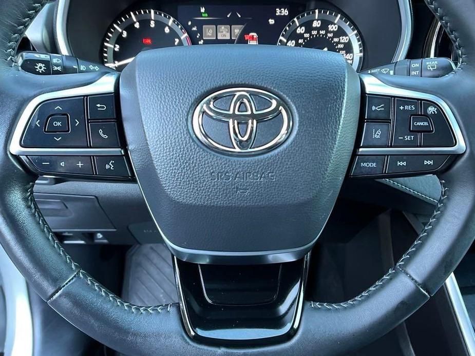 used 2021 Toyota Highlander car, priced at $34,829