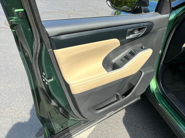 used 2023 Toyota Highlander car, priced at $39,308