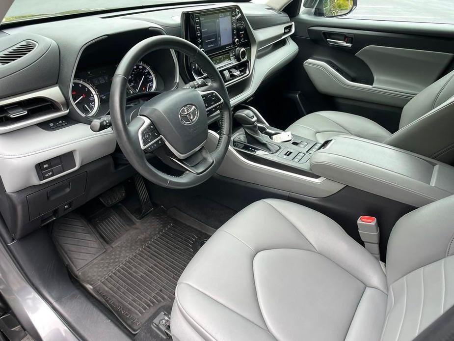 used 2022 Toyota Highlander car, priced at $32,488