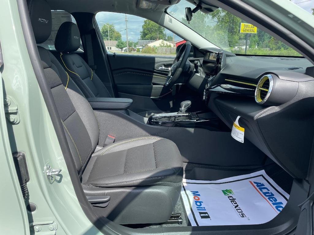 new 2025 Chevrolet Trax car, priced at $27,850