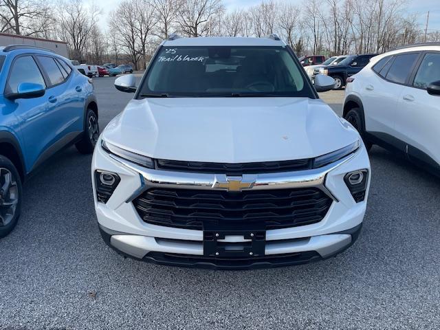 new 2025 Chevrolet TrailBlazer car, priced at $28,475