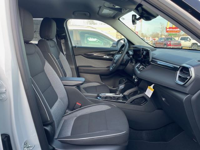 new 2025 Chevrolet TrailBlazer car, priced at $28,475