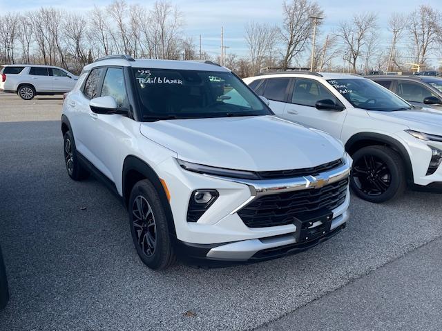 new 2025 Chevrolet TrailBlazer car, priced at $28,475