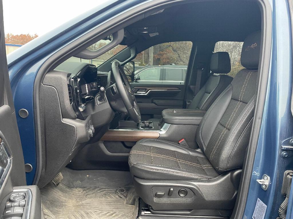 used 2024 Chevrolet Silverado 2500 car, priced at $65,995