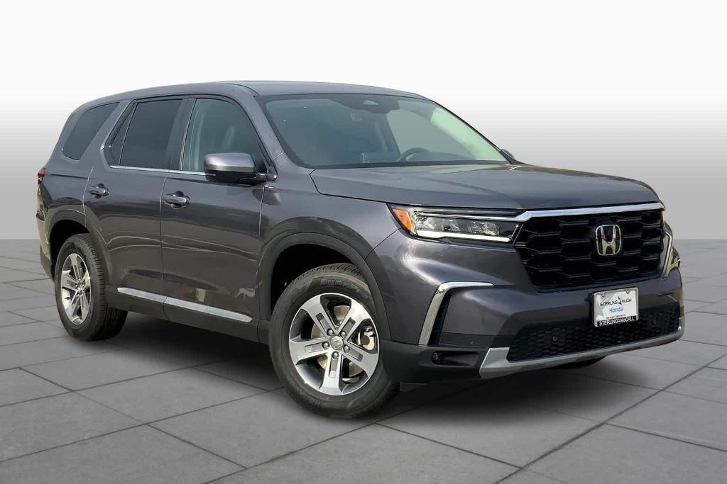 new 2025 Honda Pilot car, priced at $45,680