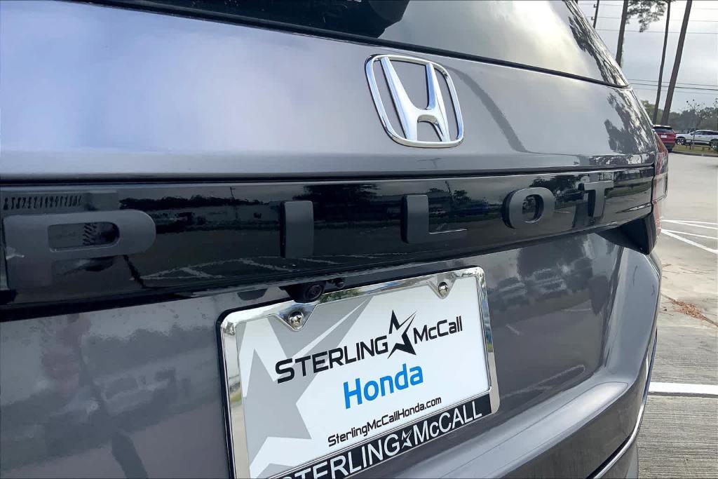 new 2025 Honda Pilot car, priced at $45,680