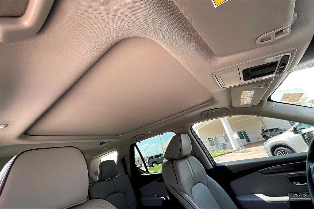 used 2025 Honda Pilot car, priced at $47,991