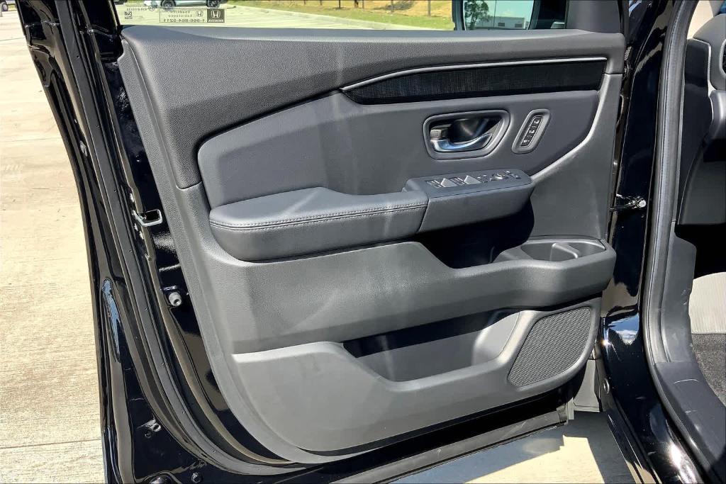 new 2025 Honda Pilot car, priced at $51,328