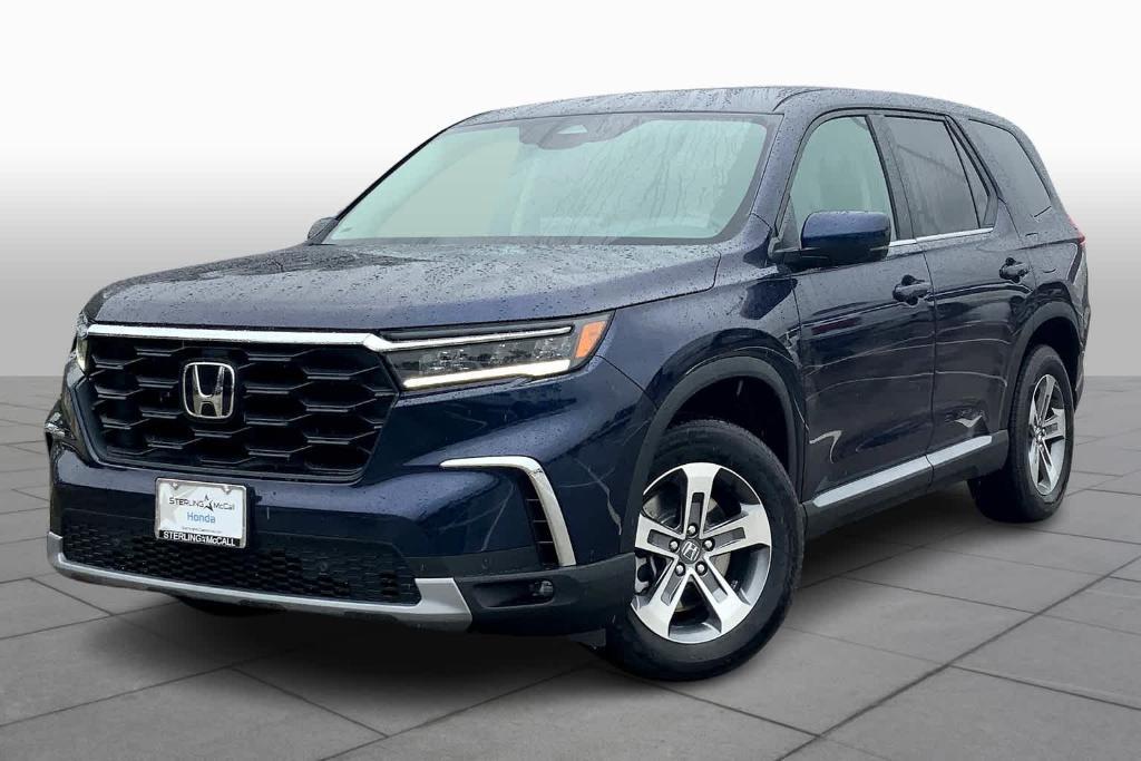 new 2025 Honda Pilot car, priced at $45,625